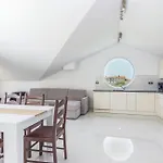 Penthouse With Pool Apartmán
