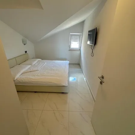 Penthouse With Pool Apartment Funtana